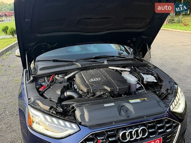 Седан Audi A4 2021 в Киверцах