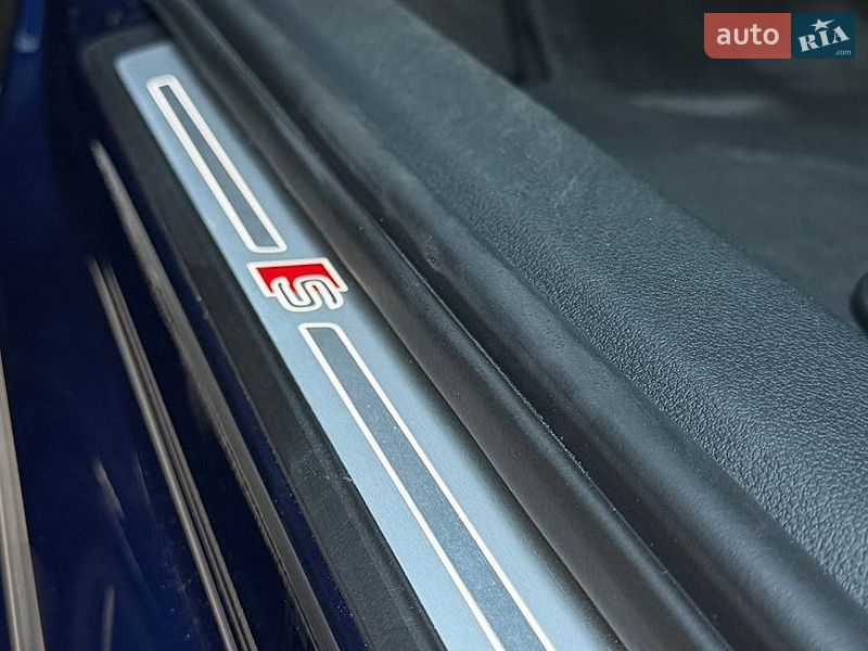 Седан Audi A4 2021 в Киверцах