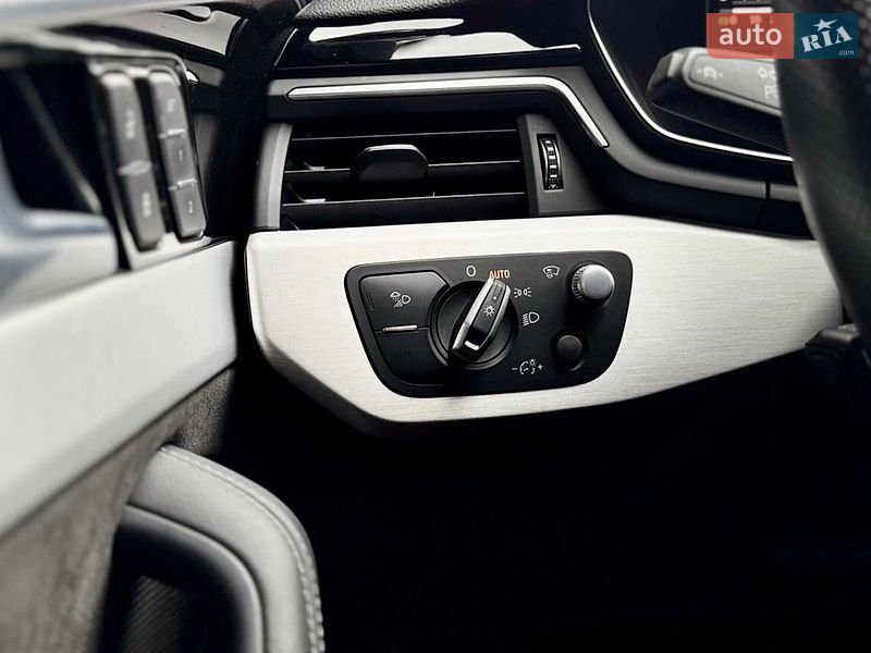 Седан Audi A4 2020 в Побужському