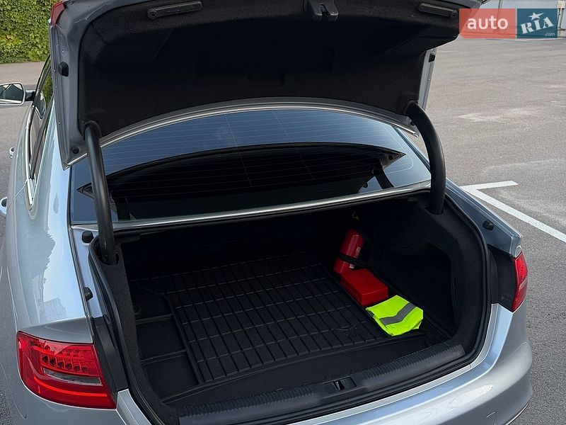 Седан Audi A4 2014 в Києві
