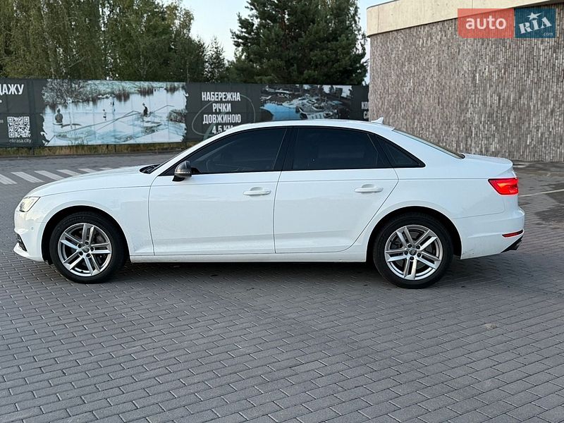 Седан Audi A4 2016 в Киеве