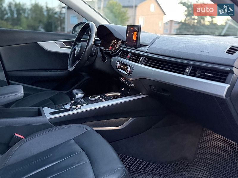Седан Audi A4 2016 в Киеве
