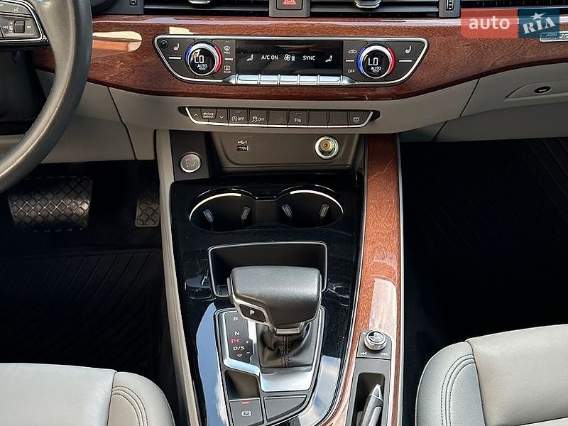 Седан Audi A4 2023 в Киеве
