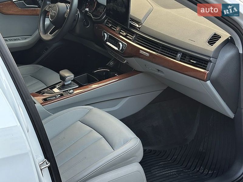 Седан Audi A4 2023 в Киеве