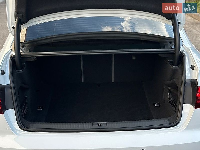 Седан Audi A4 2023 в Киеве