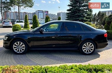 Седан Audi A4 2014 в Львові