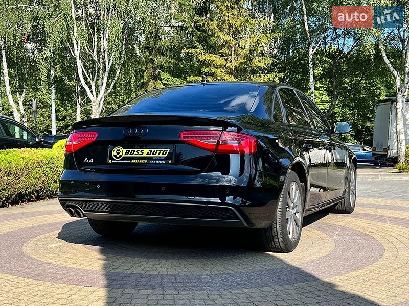 Седан Audi A4 2014 в Львові