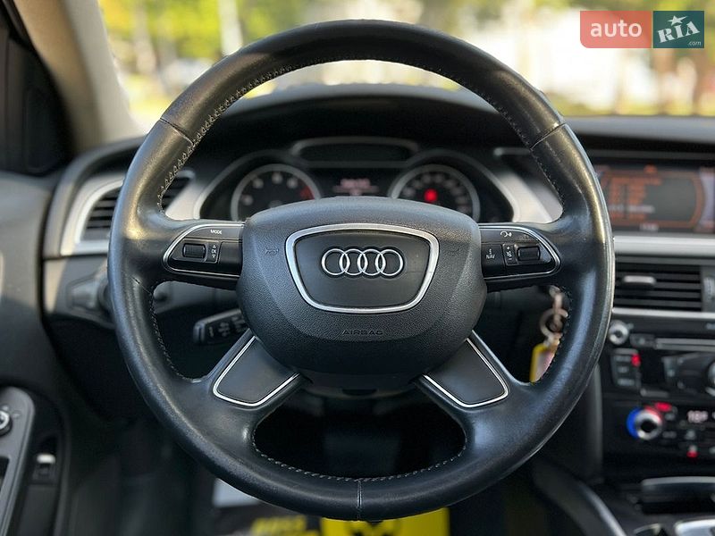 Седан Audi A4 2014 в Львові