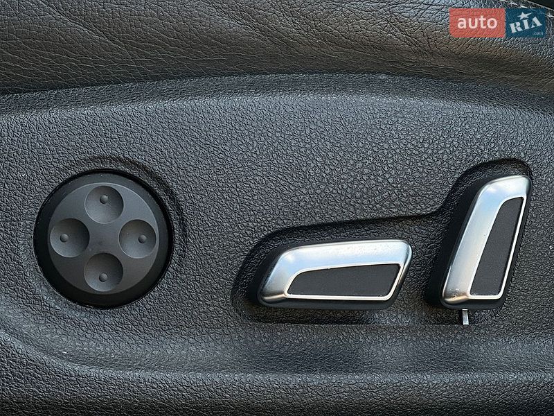 Седан Audi A4 2014 в Львові