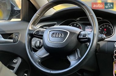 Седан Audi A4 2014 в Львові