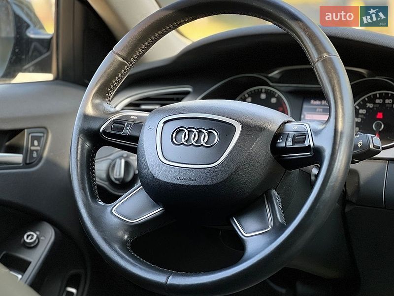 Седан Audi A4 2014 в Львові