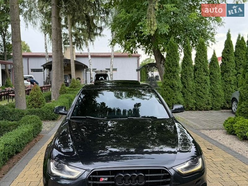 Седан Audi A4 2013 в Городке