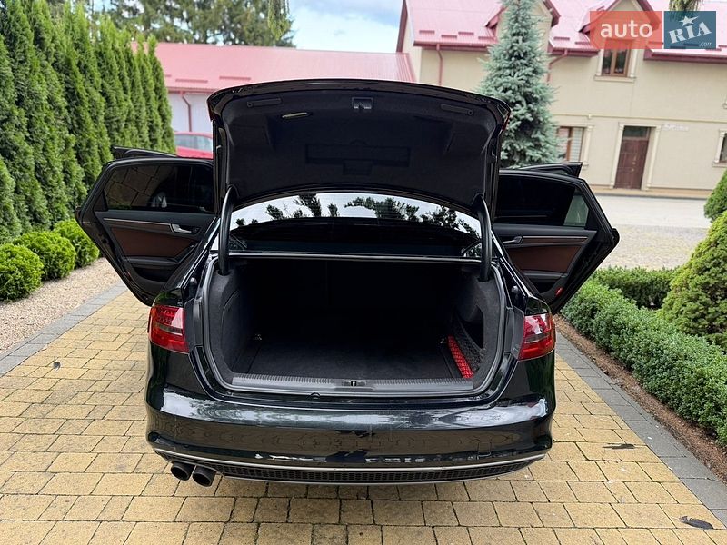 Седан Audi A4 2013 в Городке