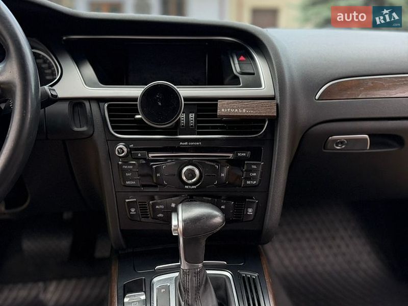 Седан Audi A4 2013 в Городке