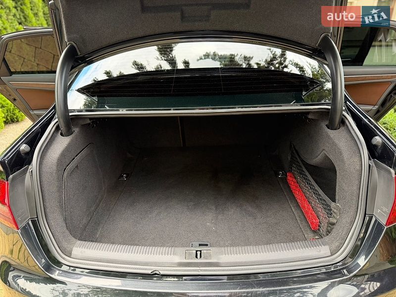 Седан Audi A4 2013 в Городке