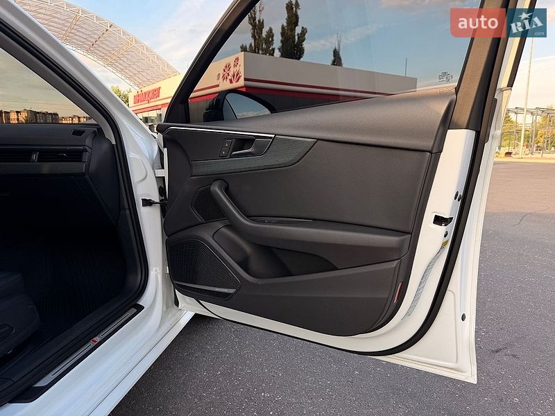 Седан Audi A4 2017 в Кривому Розі