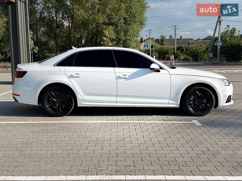 Седан Audi A4 2017 в Рівному