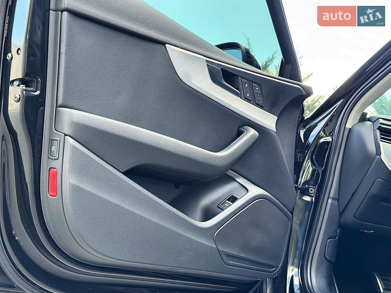 Седан Audi A4 2015 в Одесі