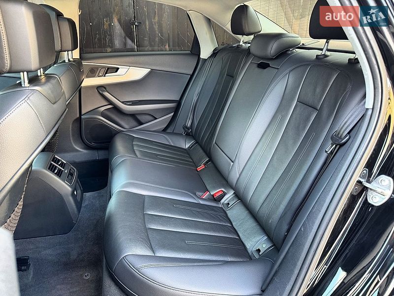 Седан Audi A4 2015 в Одесі
