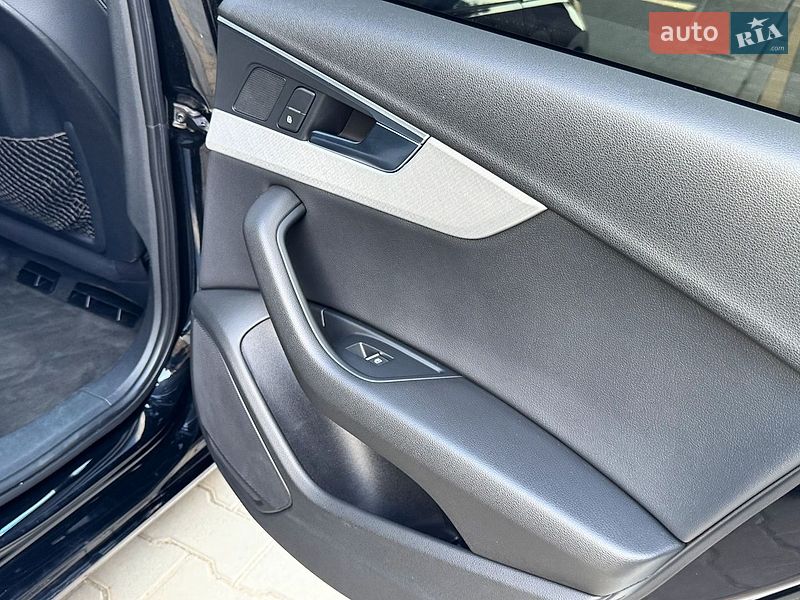 Седан Audi A4 2015 в Одесі