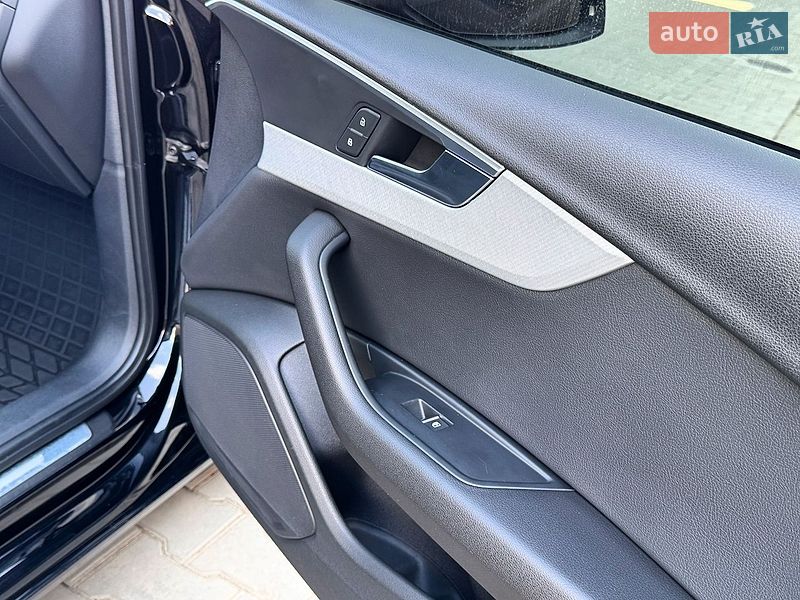 Седан Audi A4 2015 в Одесі