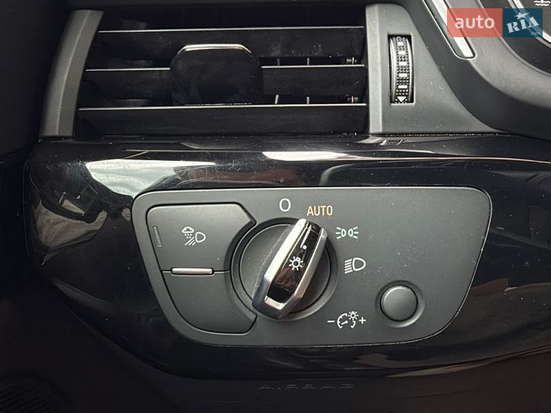 Седан Audi A4 2017 в Ивано-Франковске