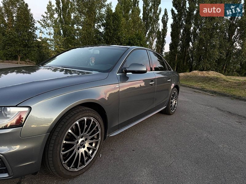 Седан Audi A4 2013 в Горішніх Плавнях