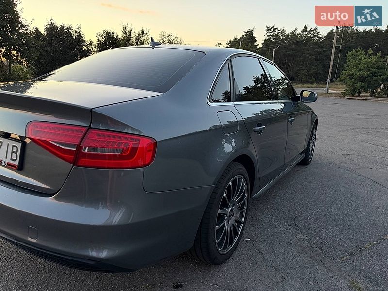 Седан Audi A4 2013 в Горішніх Плавнях