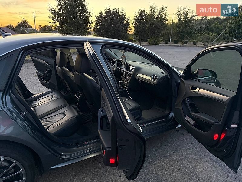 Седан Audi A4 2013 в Горішніх Плавнях