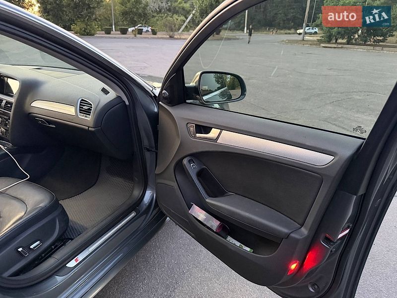 Седан Audi A4 2013 в Горішніх Плавнях