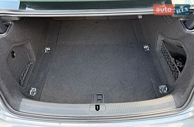 Седан Audi A4 2019 в Львове
