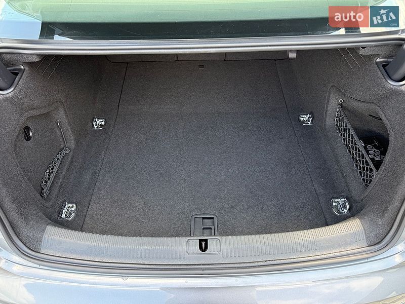 Седан Audi A4 2019 в Львове