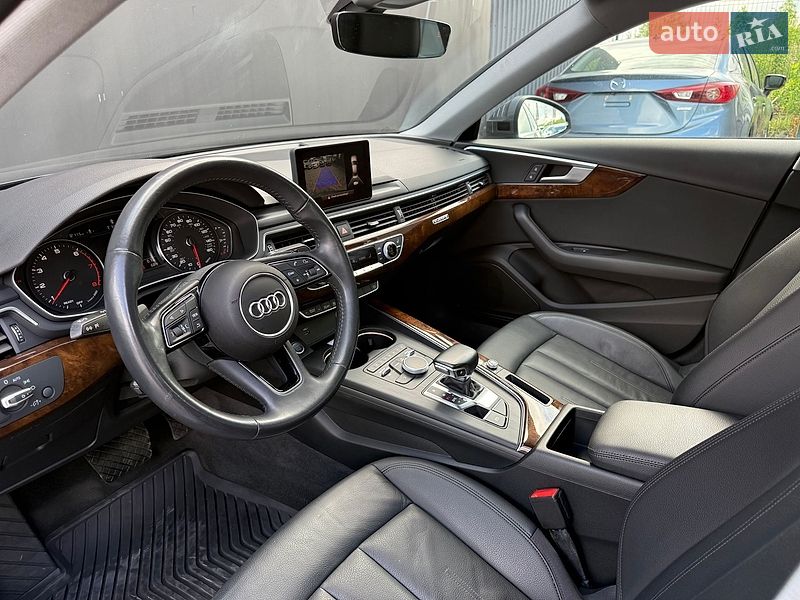 Седан Audi A4 2019 в Львове