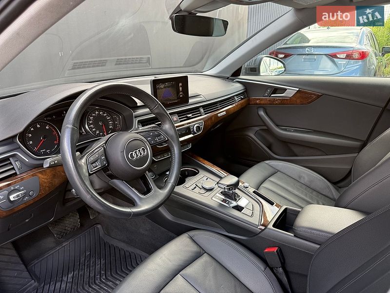 Седан Audi A4 2019 в Львове