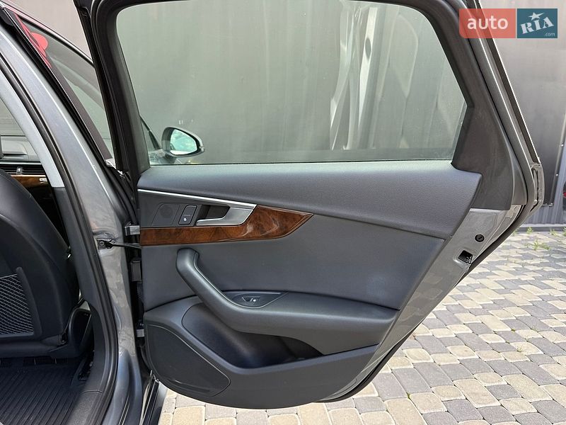 Седан Audi A4 2019 в Львове