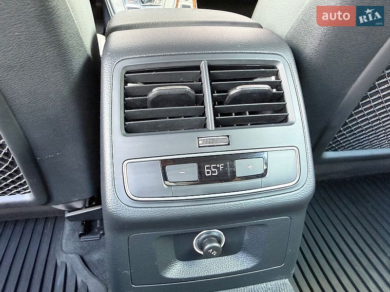 Седан Audi A4 2019 в Львове