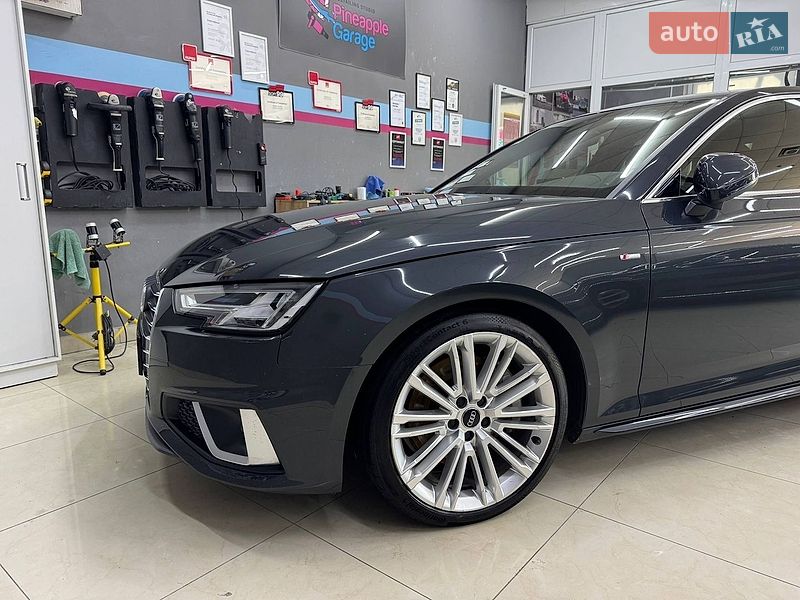 Седан Audi A4 2019 в Ужгороде