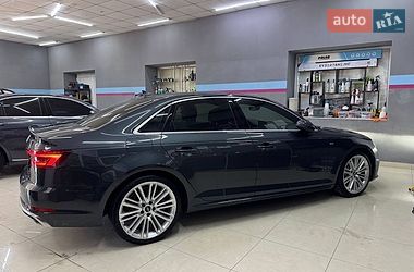 Седан Audi A4 2019 в Ужгороде