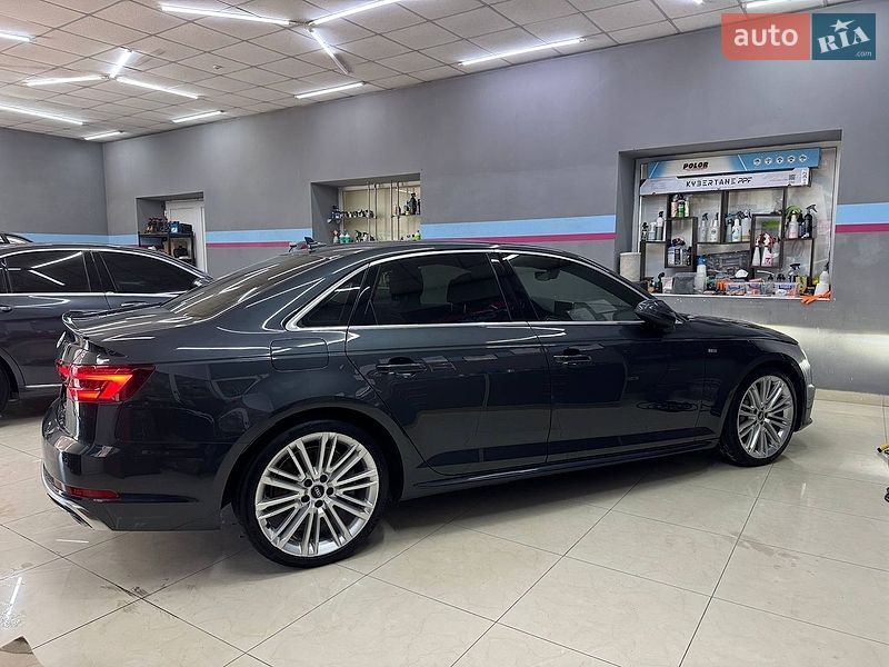 Седан Audi A4 2019 в Ужгороде