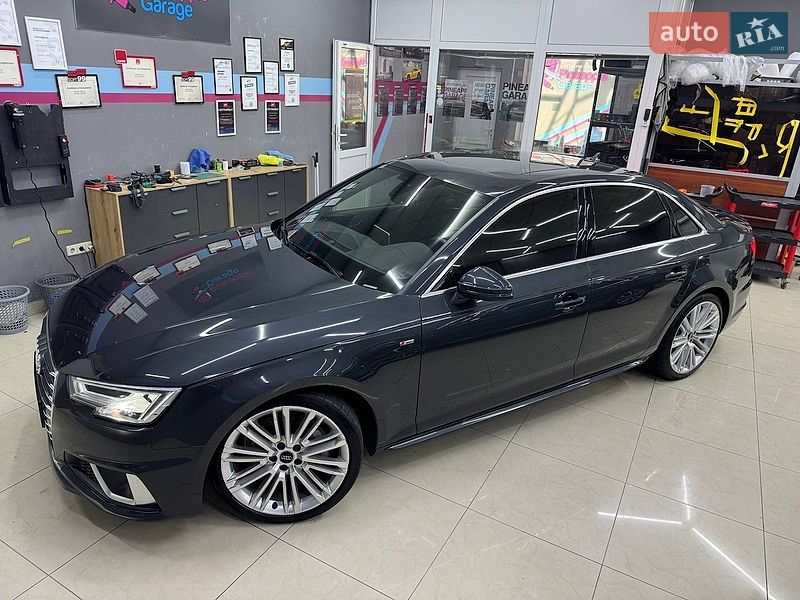 Седан Audi A4 2019 в Ужгороде