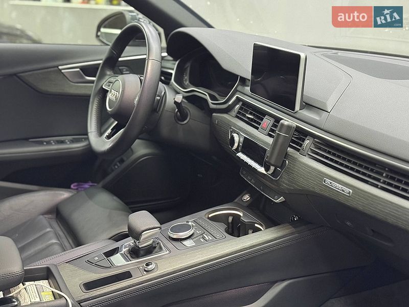 Седан Audi A4 2019 в Ужгороде