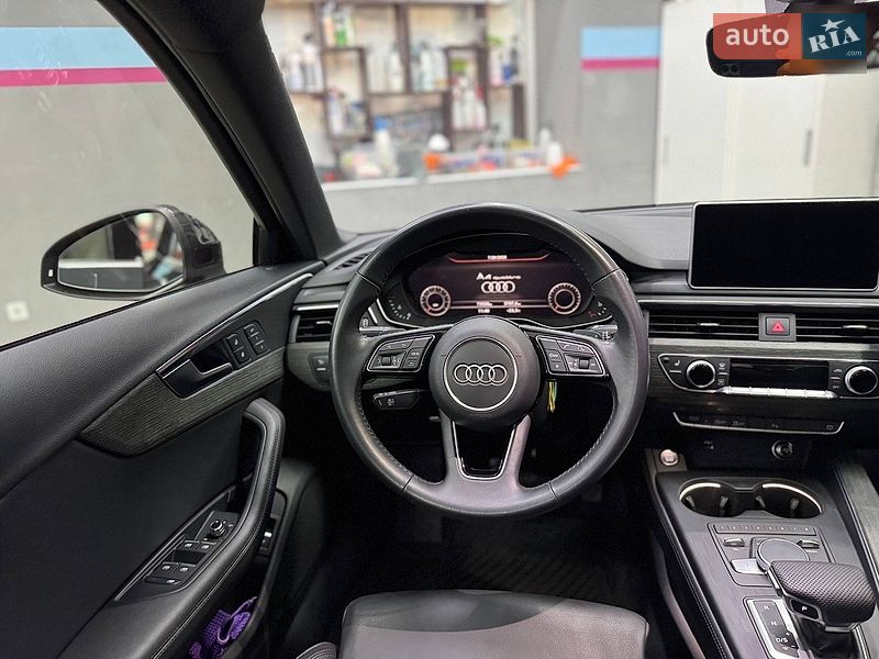 Седан Audi A4 2019 в Ужгороде
