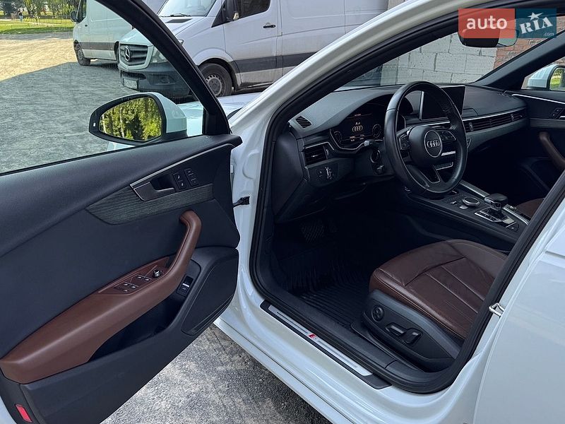 Седан Audi A4 2018 в Хмельницком