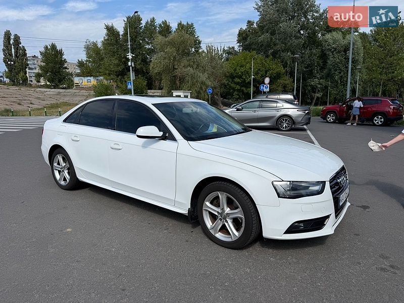 Седан Audi A4 2014 в Киеве