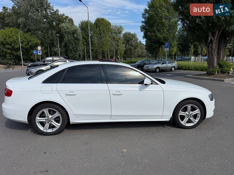 Седан Audi A4 2014 в Киеве