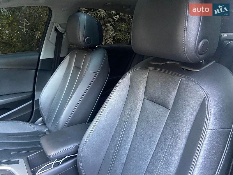 Седан Audi A4 2016 в Хмельницком