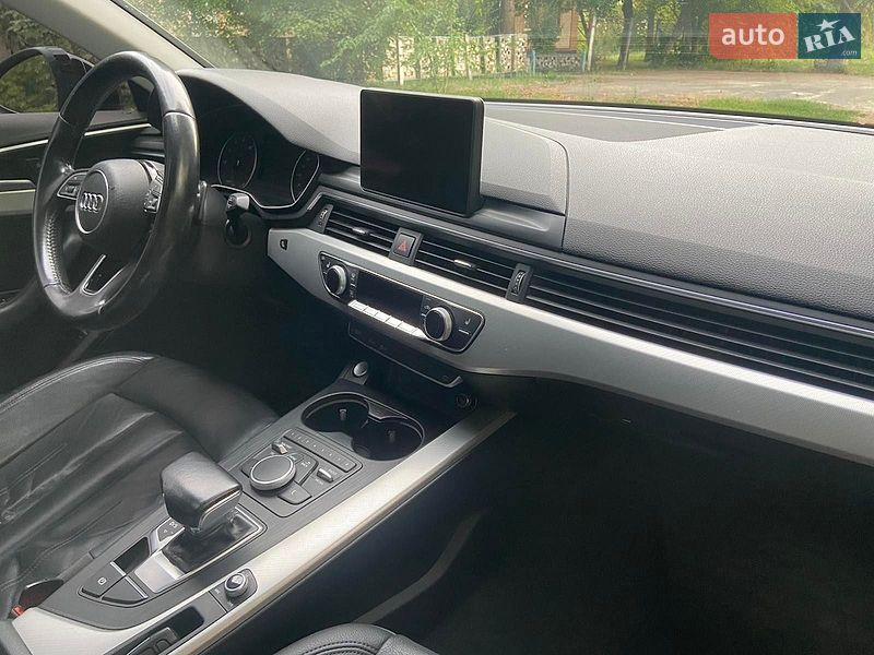 Седан Audi A4 2016 в Хмельницком