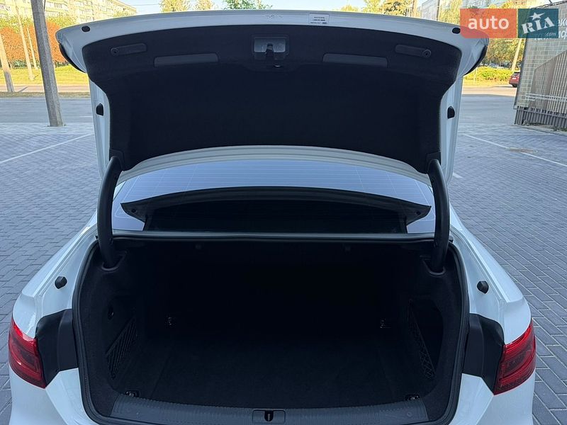 Седан Audi A4 2015 в Полтаве