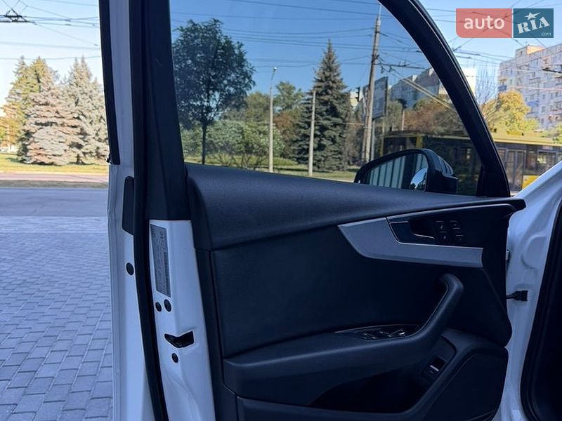 Седан Audi A4 2015 в Полтаве