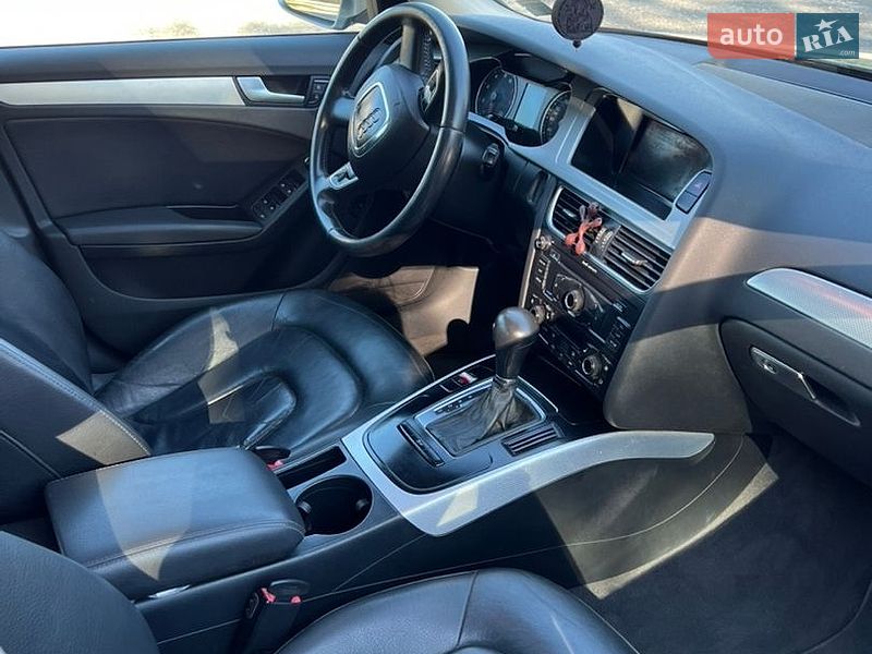 Седан Audi A4 2010 в Ивано-Франковске